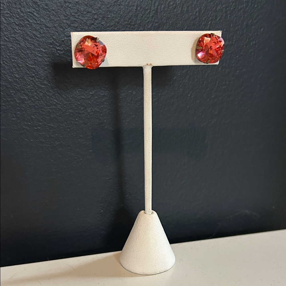 Elegant swarovski crystal earrings Red Studs